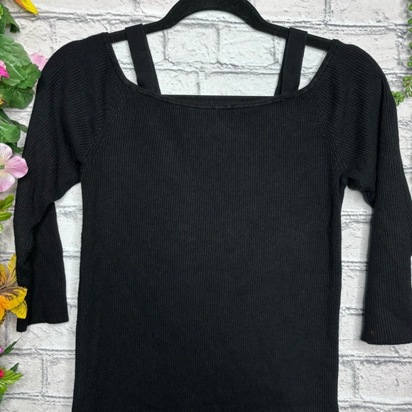 💙2/$40💙NWOT Express Black Ribbed Cutout Shoulder Sweater Size Large - Picture 10 of 12